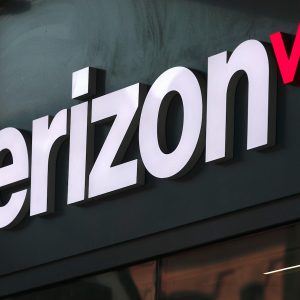 Many Verizon customers across the US hit by service outage