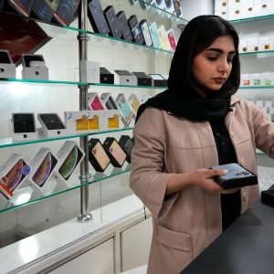 Iran lifts its ban on imports of new iPhone models in place since last year