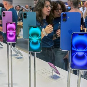 Apple's iPhone sales bounce back from recent slump amid AI expansion, but stock still dips