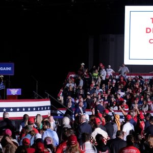 A failed mic leaves Donald Trump pacing the stage in silence for nearly 20 minutes